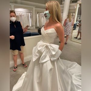 Pnina Tornai Size 2 Wedding dress.